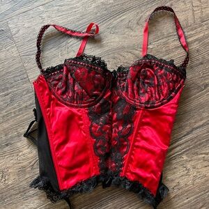 Frederick’s of Hollywood Elegant Red and Black Lace Bustier Large 36